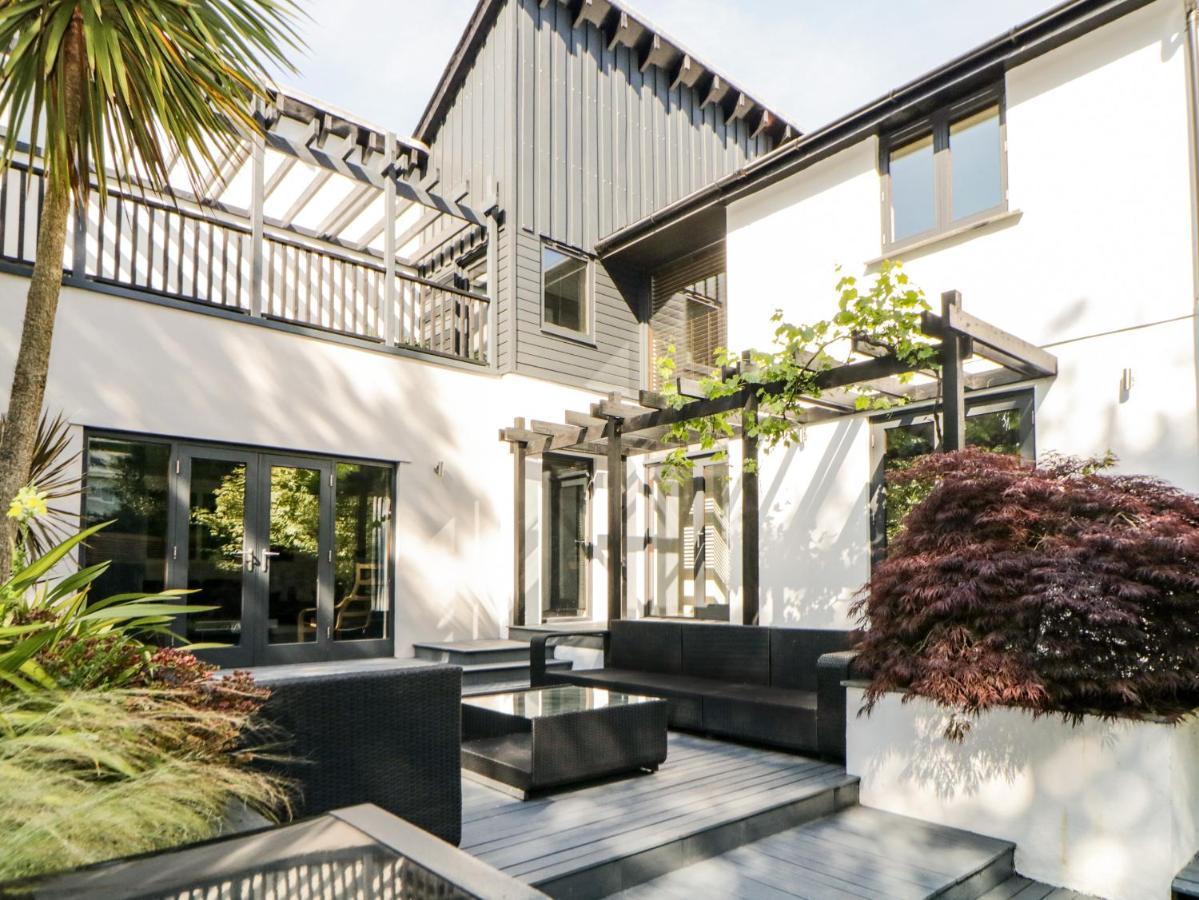 Iroko Villa Torpoint Exterior photo