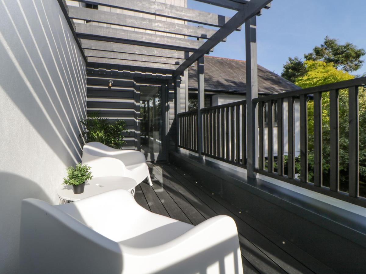 Iroko Villa Torpoint Exterior photo